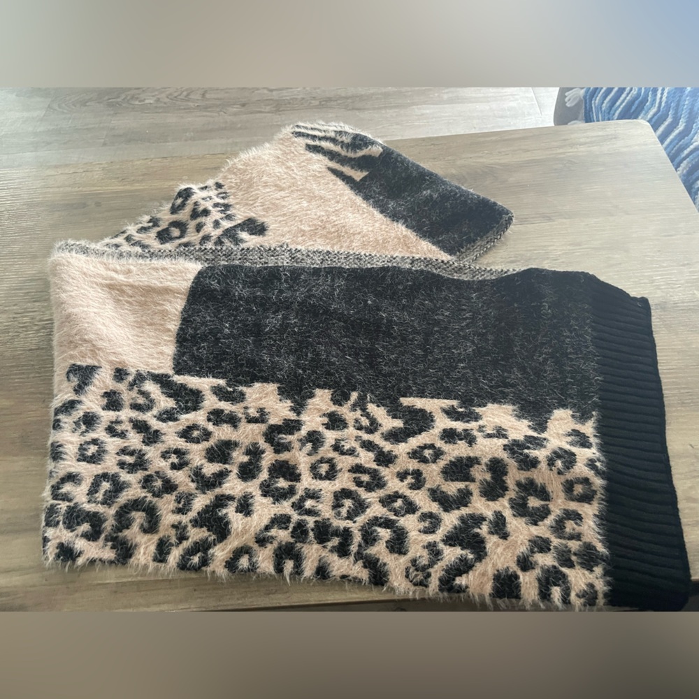 Shiraleah Chicago black beige zebra Cheetah print super soft Scarf rectangle NEW